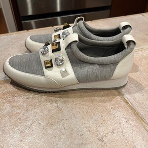 Nine West Sz 8 Stylish Gray and White Women's Sneakers